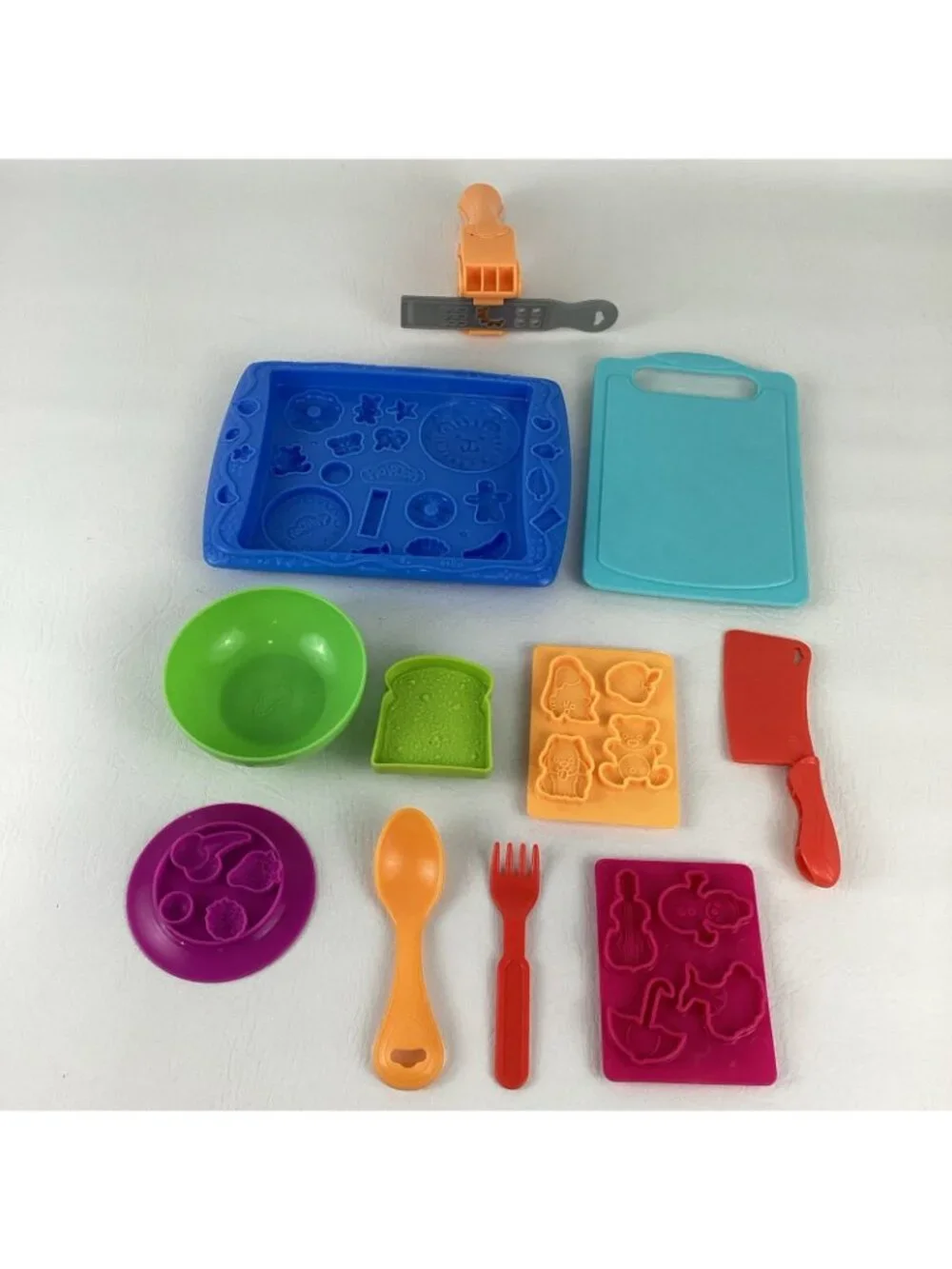 Play Doh Kitchen Creations Bundle Lot Modeling Clay Food Molds Tools Utensils